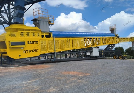 Mobile Telescopic Stacker for Port Loading