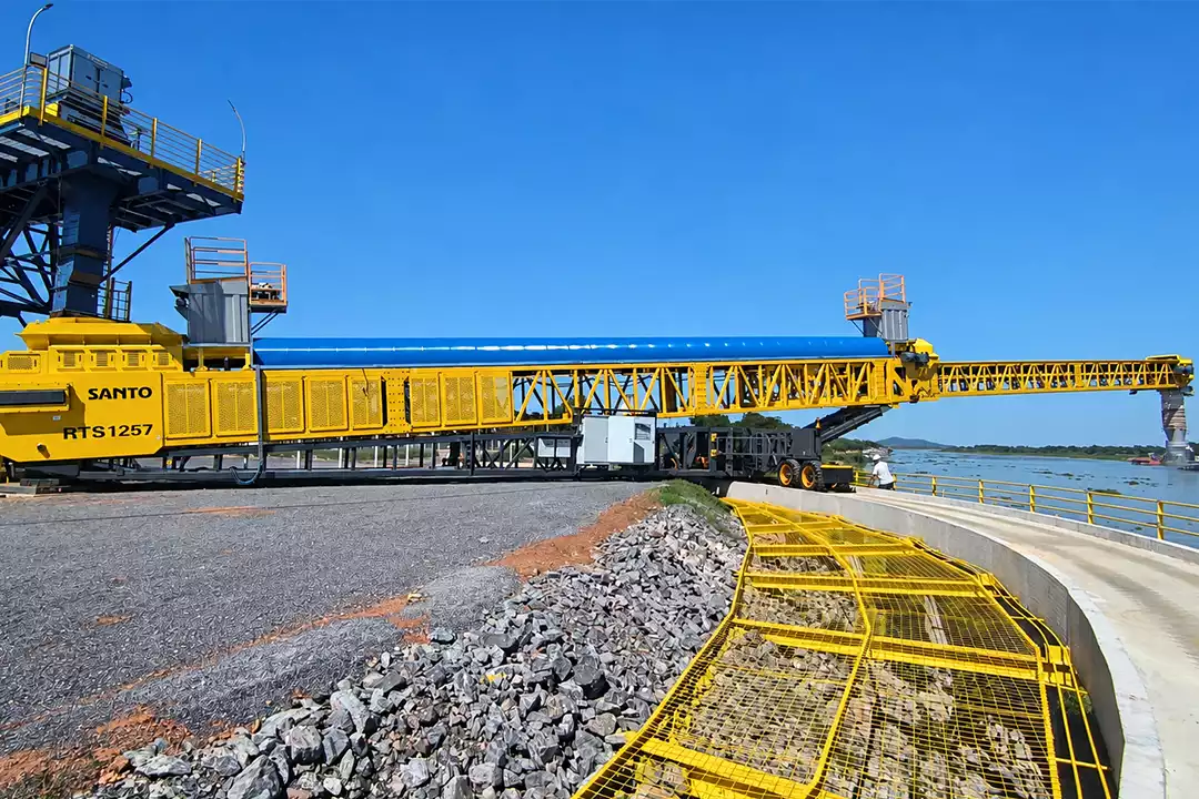 Mobile radial telescopic stacker for port loading in Brazil