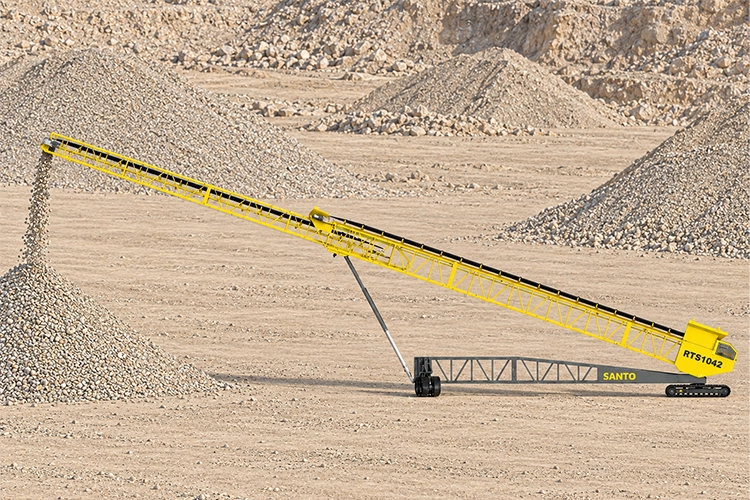 Wheeled mobile conveyor transport configuration