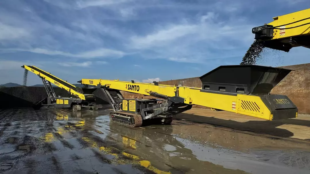 Mobile ship loading equipment