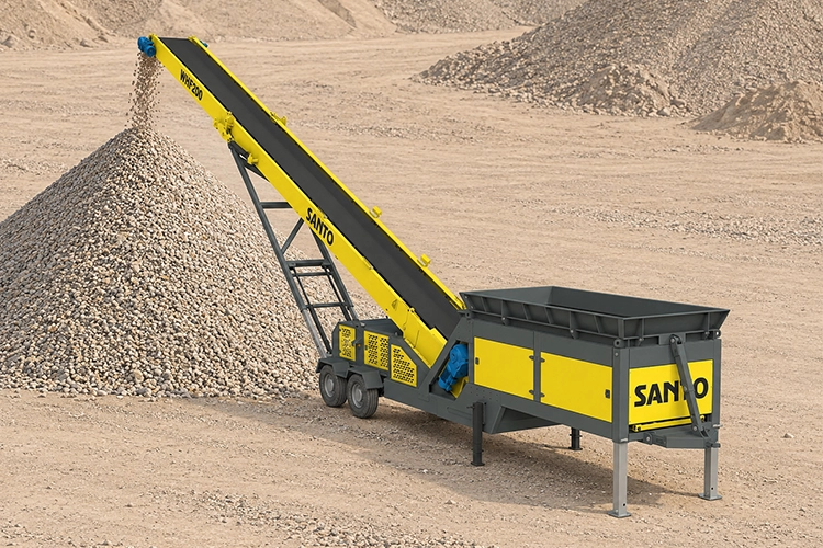 Wheeled mobile conveyor transport configuration